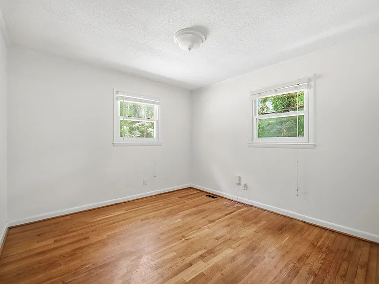 139 Windsor Cir — Photo 16