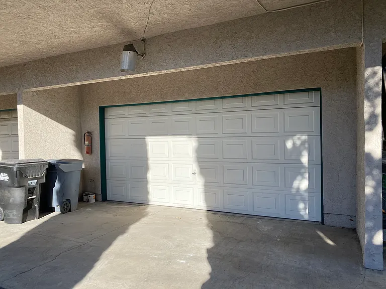 352 E College St — Photo 12
