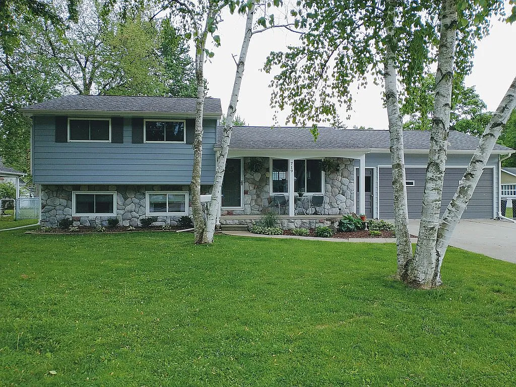 719 Royal St photo 1
