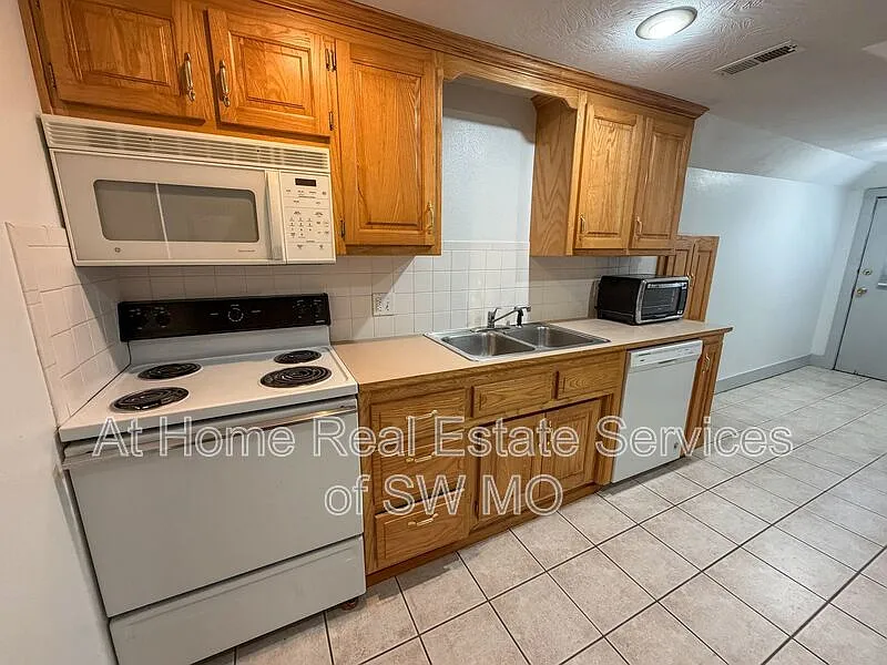 1 bed, 1.0 bath, $1,030 — Photo 3
