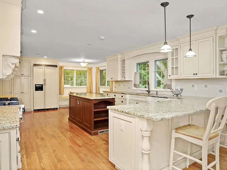 80 Brookside Dr — Photo 10