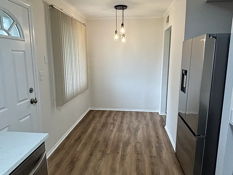 1417 N Wilke Rd — Photo 5