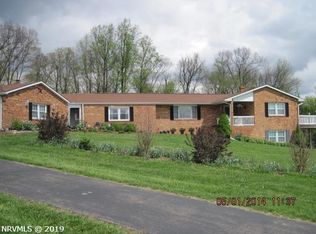468 Hidden Meadow Dr, Pearisburg, VA 24134