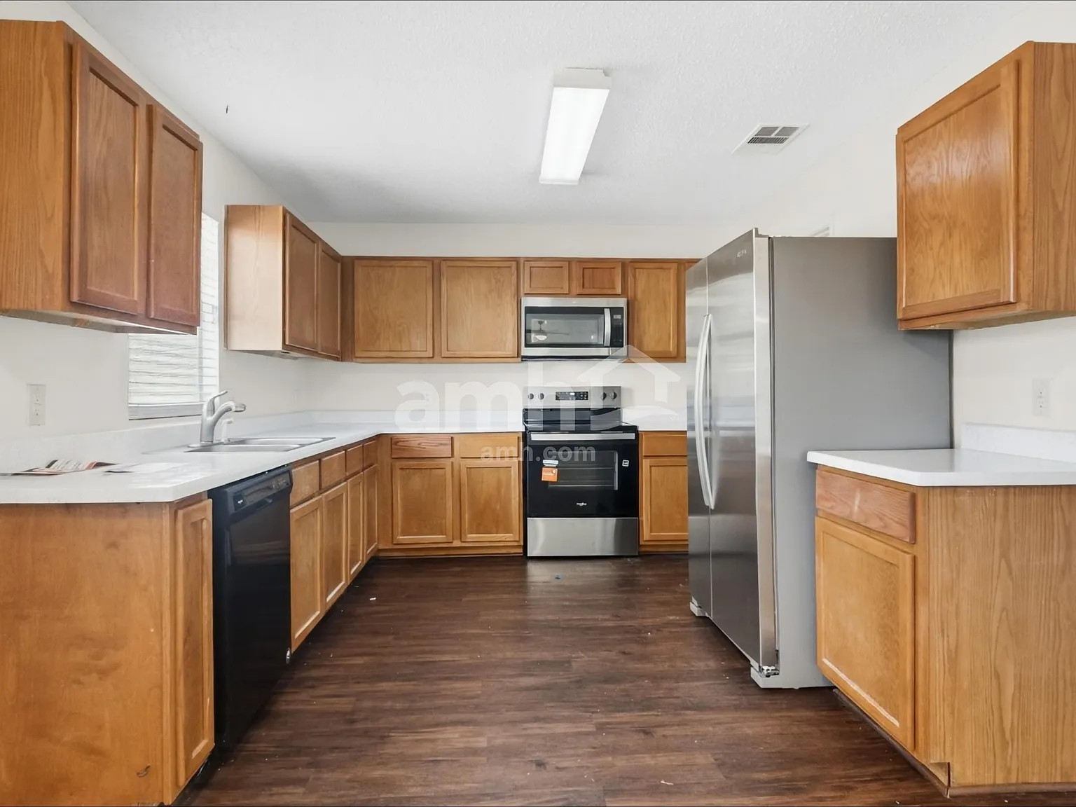 3 bed, 2.5 bath, 2276 sqft, $2,360 — Photo 3