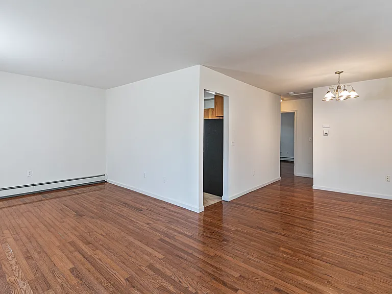 Traditional Beautiful hardwood floors with spacious layouts