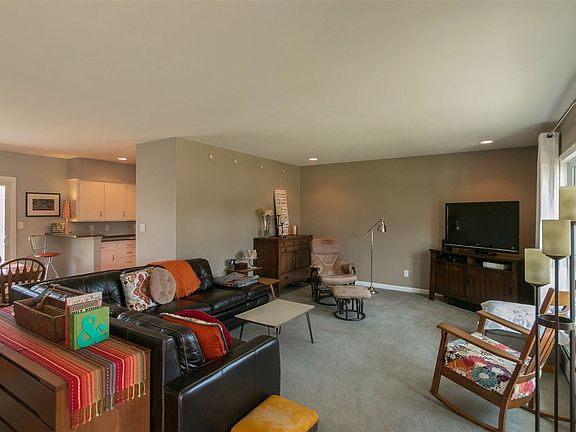 4th image of 312 Highland Dr