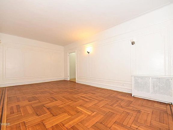 2nd image of 655 Pelham Pkwy N APT 3P