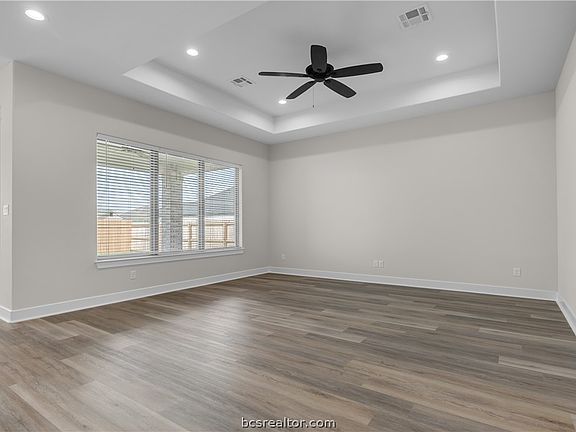 3rd image of 3025 Teller Dr