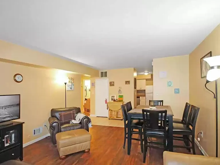 D13 Avon Dr #D13 — Photo 4