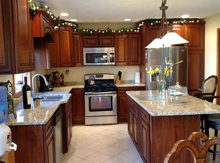 201 Briar Cliff St SW, Poplar Grove, IL 61065