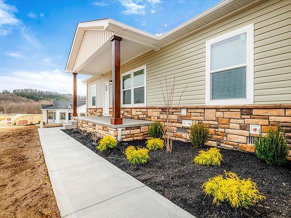 3rd image of 831 Sam Black Rd