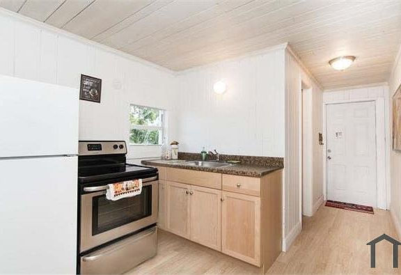 3rd image of 938 33rd St #B