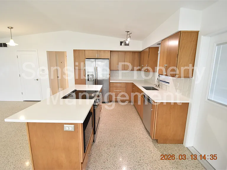 528 Suwanee Cir — Photo 11