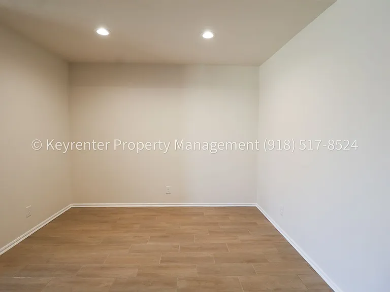 4500 W Winston St — Photo 15