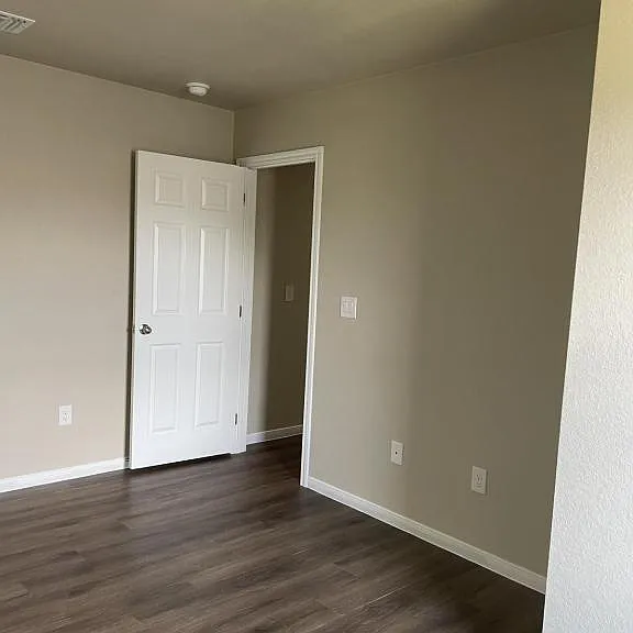 512 Raymond St — Photo 22