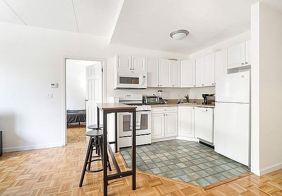4th image of 129 Boerum Pl APT 4H