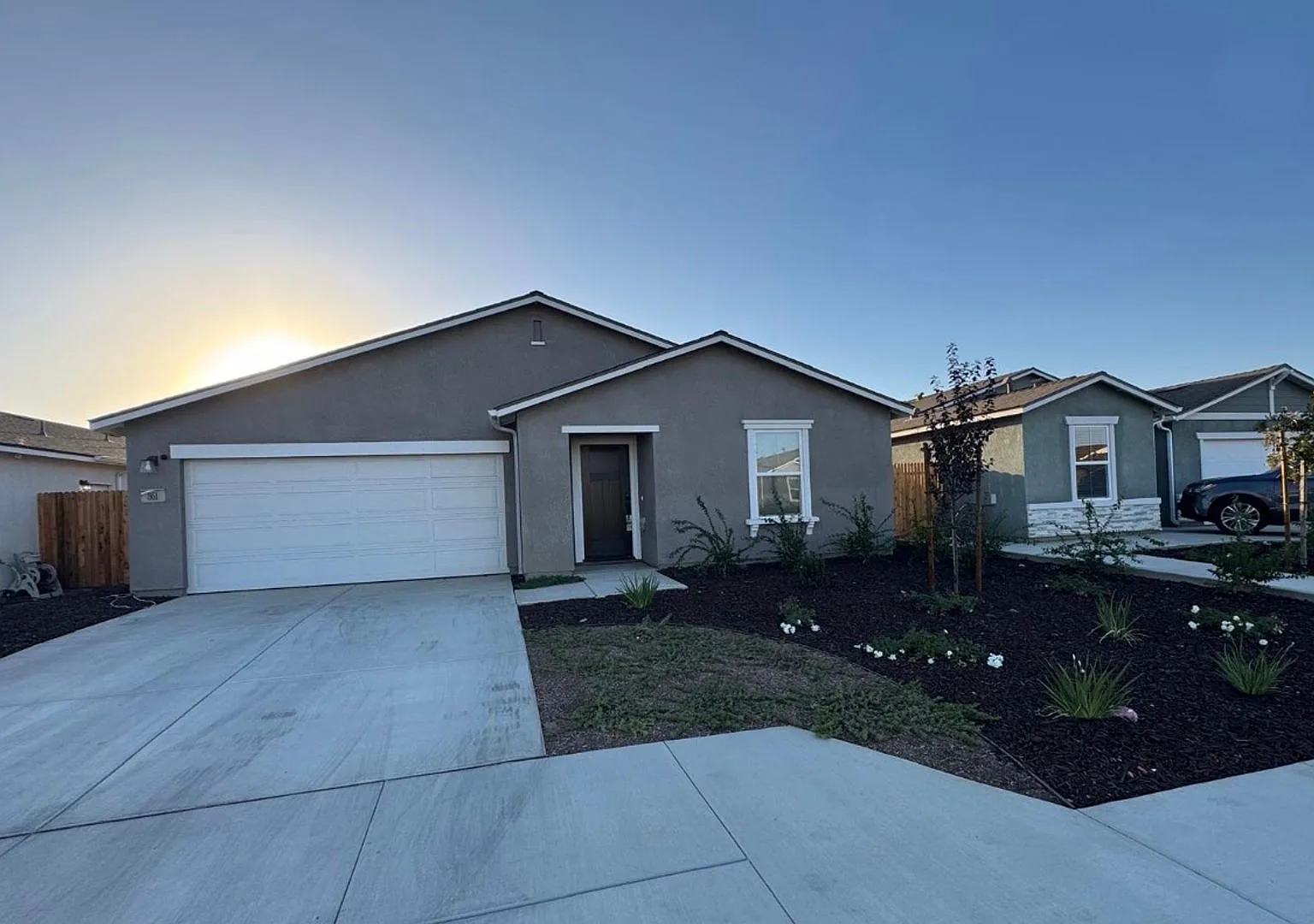 **Beautiful 4 Bedroom, 3 Bathroom Home for Rent — Photo 1