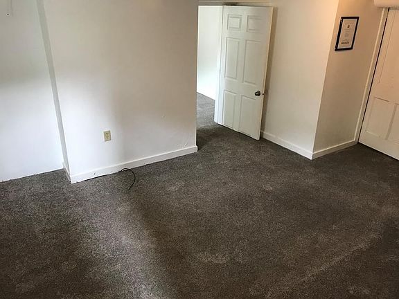 Lower Living Room 11x13