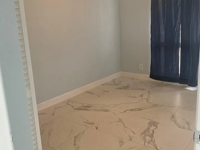 915 NE 8th St #206 — Photo 13
