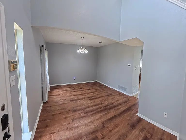1209 Montclair Dr — Photo 13