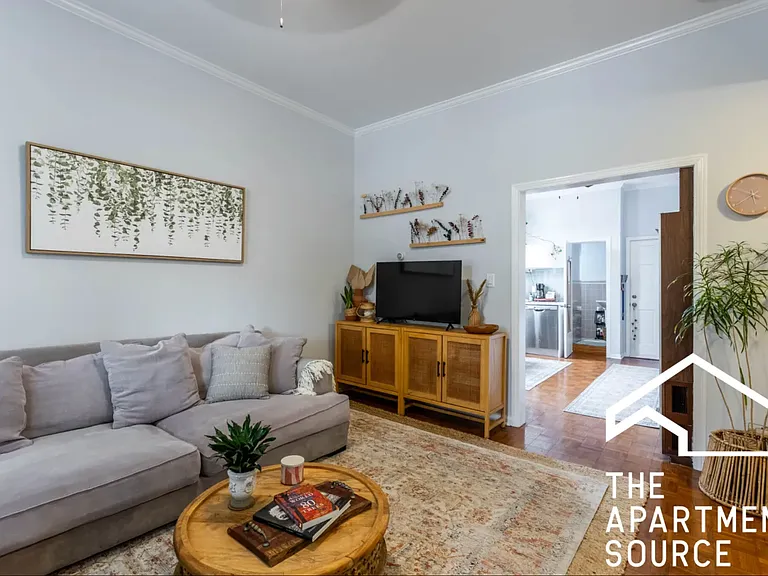 2223 W Wellington Ave #1F — Photo 4