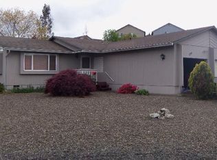 124 Lancaster Ave, Roseburg, OR 97471