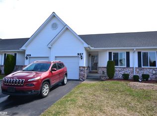 927 Lighthouse Dr, Marysville, MI