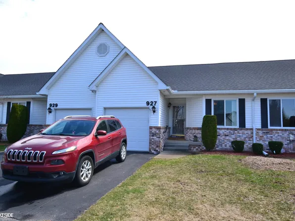 927 Lighthouse Dr, Marysville, MI 48040