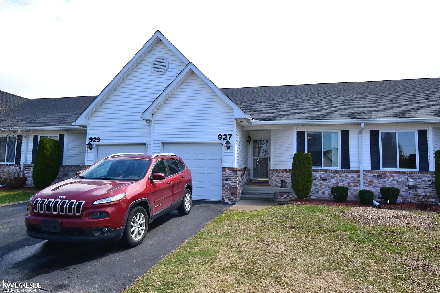 927 Lighthouse Dr photo 1