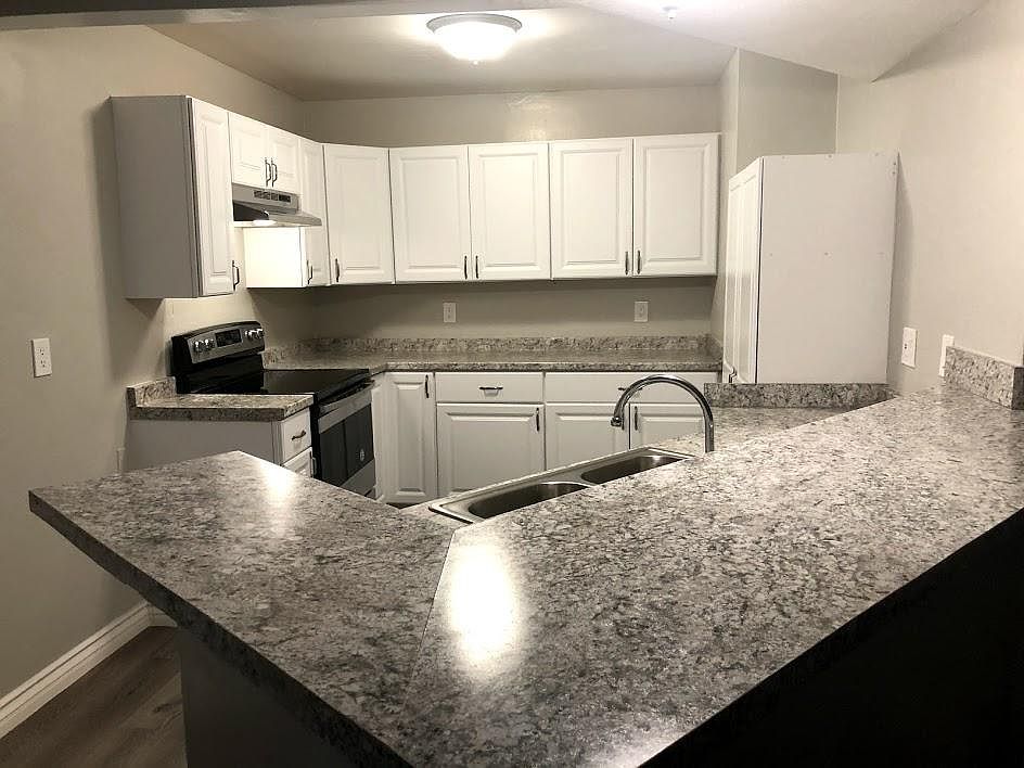 Abundance of counter and cabinet space!