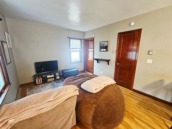 4th image of 212 N 10th St