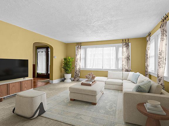 3rd image of 46652 Riverview Dr