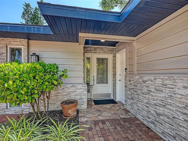 1127 S Osprey Ave — Photo 9