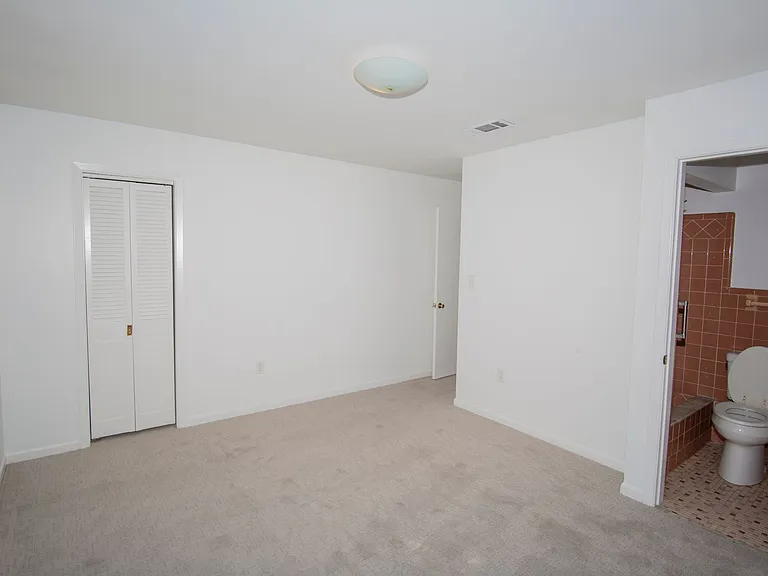 601 Shady Lane Dr — Photo 4
