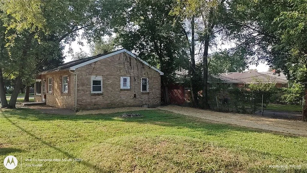 3 bed, 1.0 bath, 910 sqft, $1,400 — Photo 3