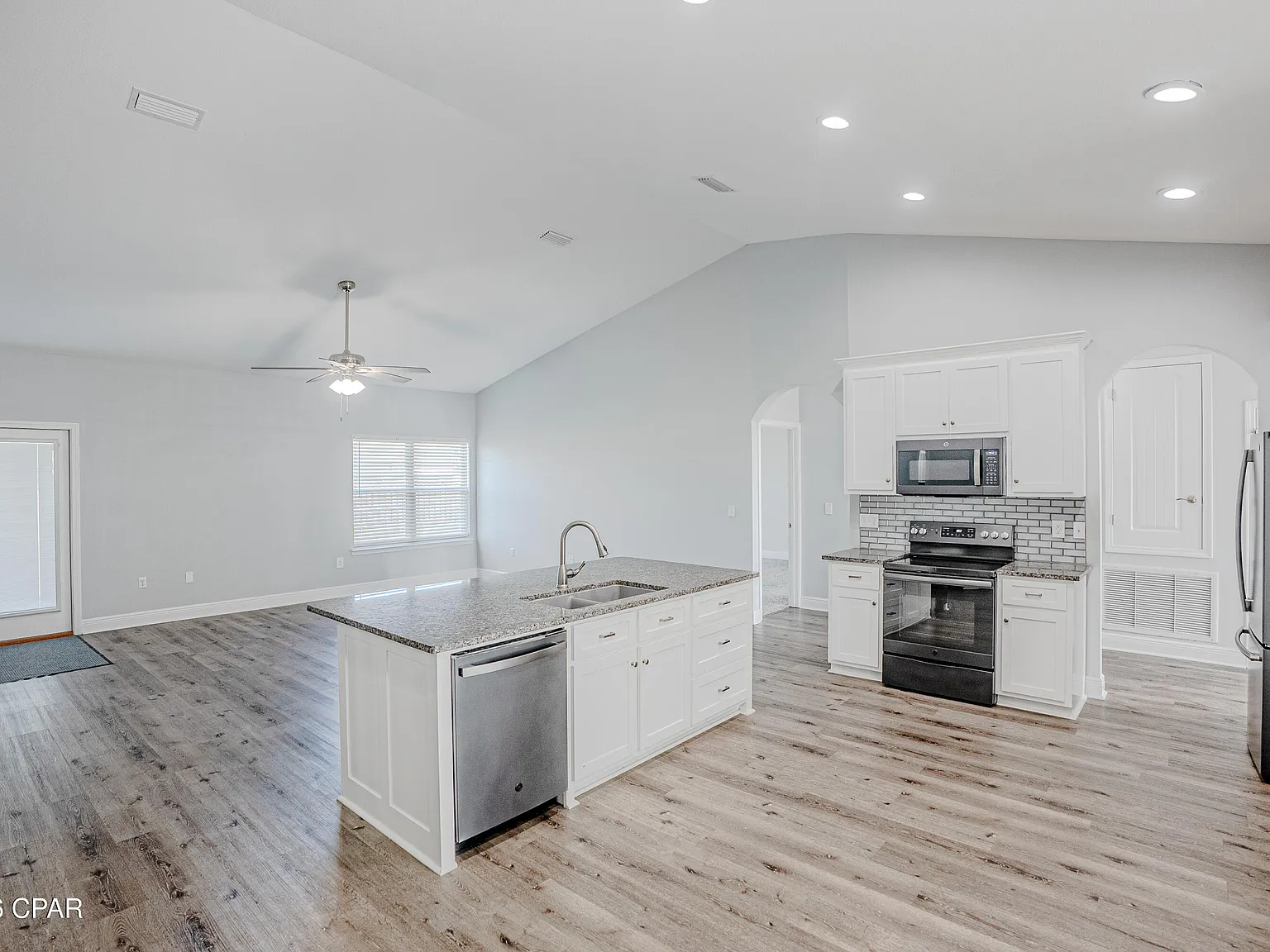 4 bed, 2131 sqft, $2,900 — Photo 3