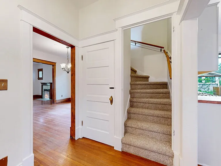 685 S Grant St — Photo 17