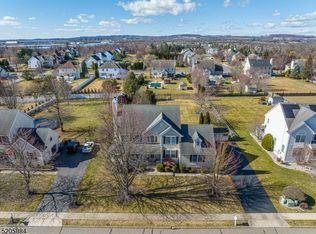 511 Marlin Farm Rd, Stewartsville, NJ 08886