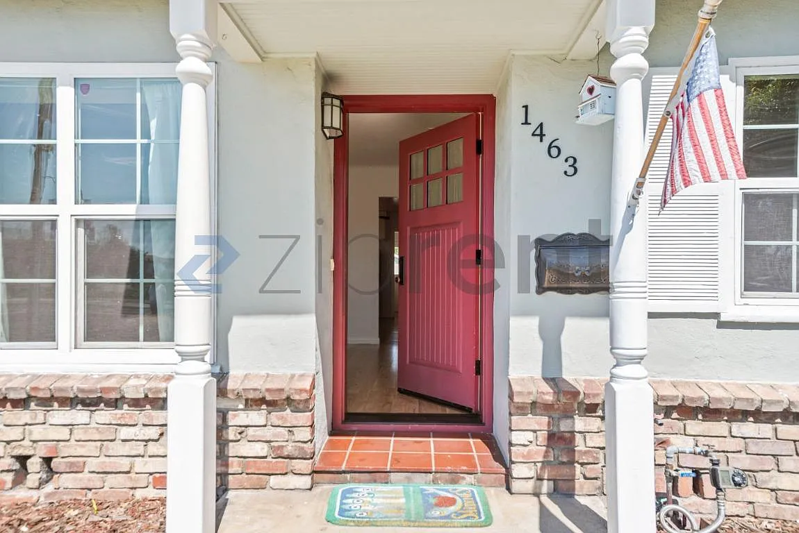 3 bed, 1.5 bath, 1222 sqft, $4,620 — Photo 3