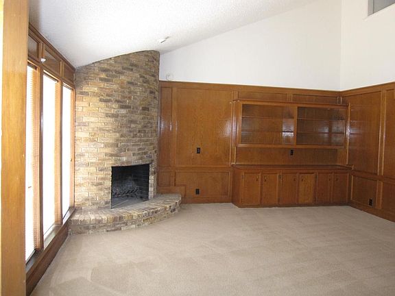 3rd image of 514 Towne House Ln