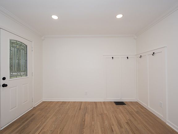 3rd image of 113 Pine Circle Dr