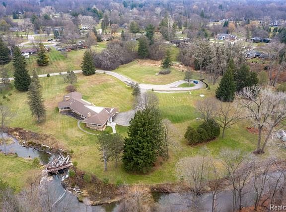 3rd image of 30815 Wendbrook Ln