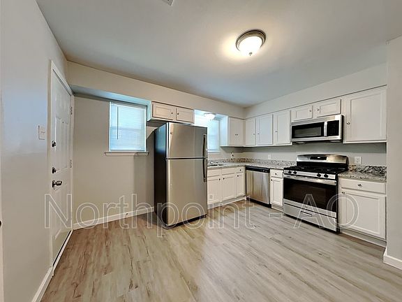 2nd image of 2301 Anita Dr