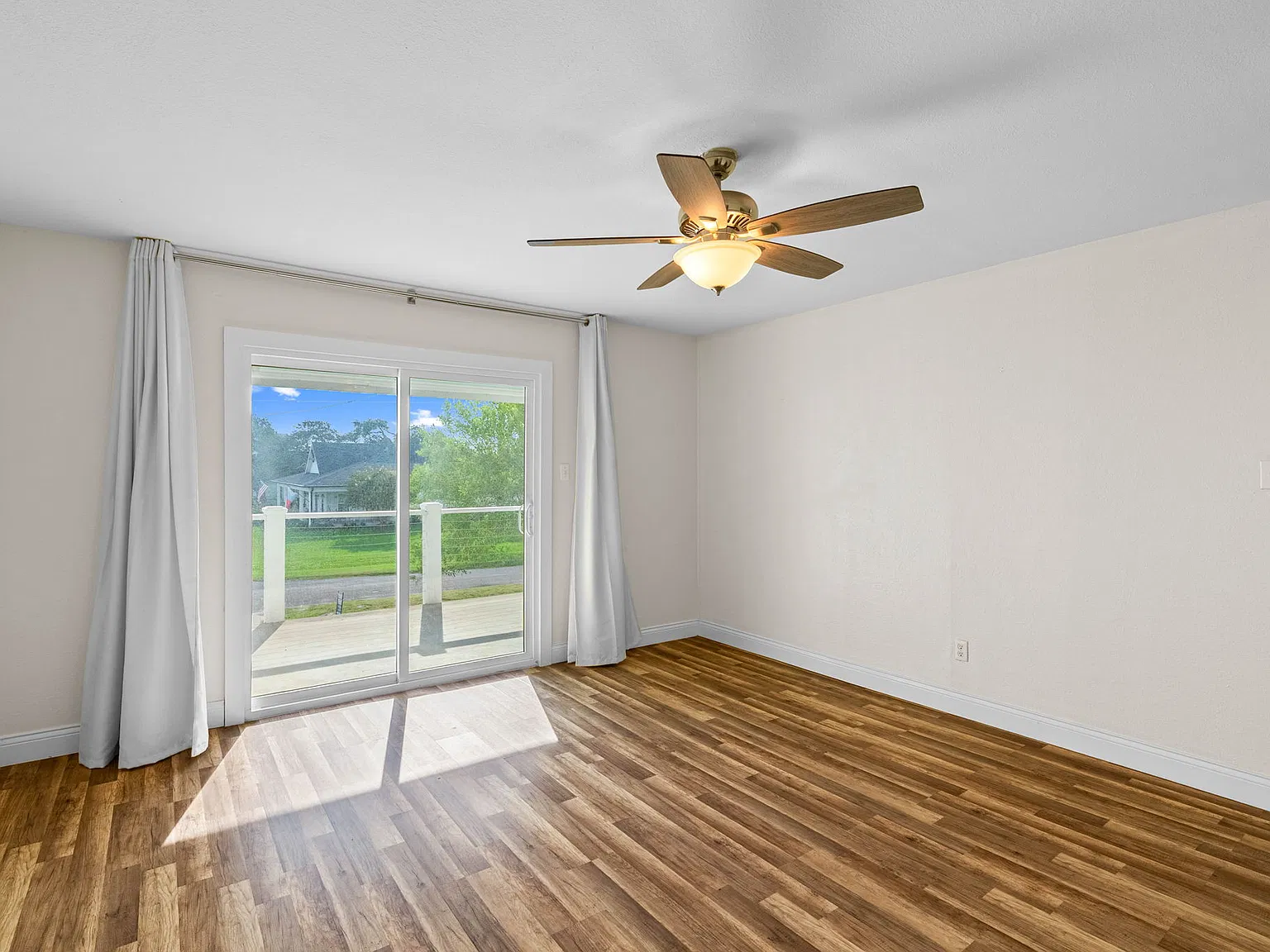 2 bed, 1.5 bath, 1140 sqft, $1,700 — Photo 4