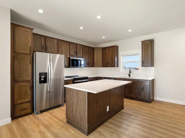 3130 W Laux Dr, Hastings, NE 68901