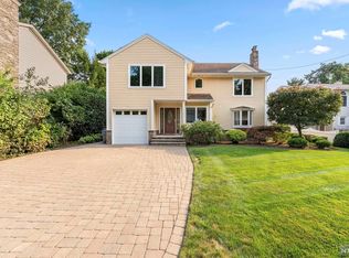 28 Coleman Ter, Tenafly, NJ 07670