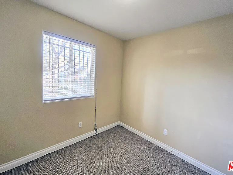 1434 1/2 Ricardo St — Photo 9