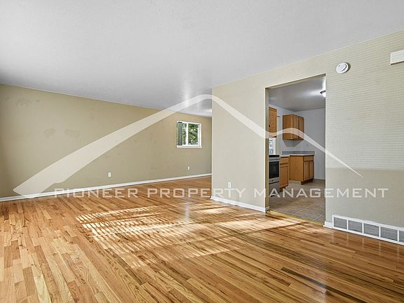 4th image of 1455 S Zephyr St