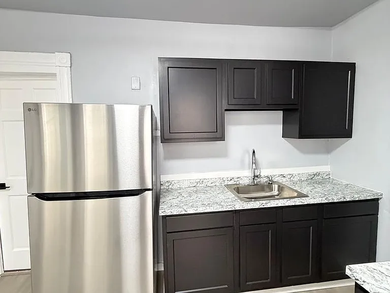 52 - 54 Farren — Photo 3