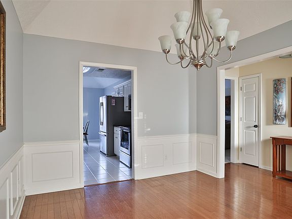 3rd image of 115 Walnut Trace Dr